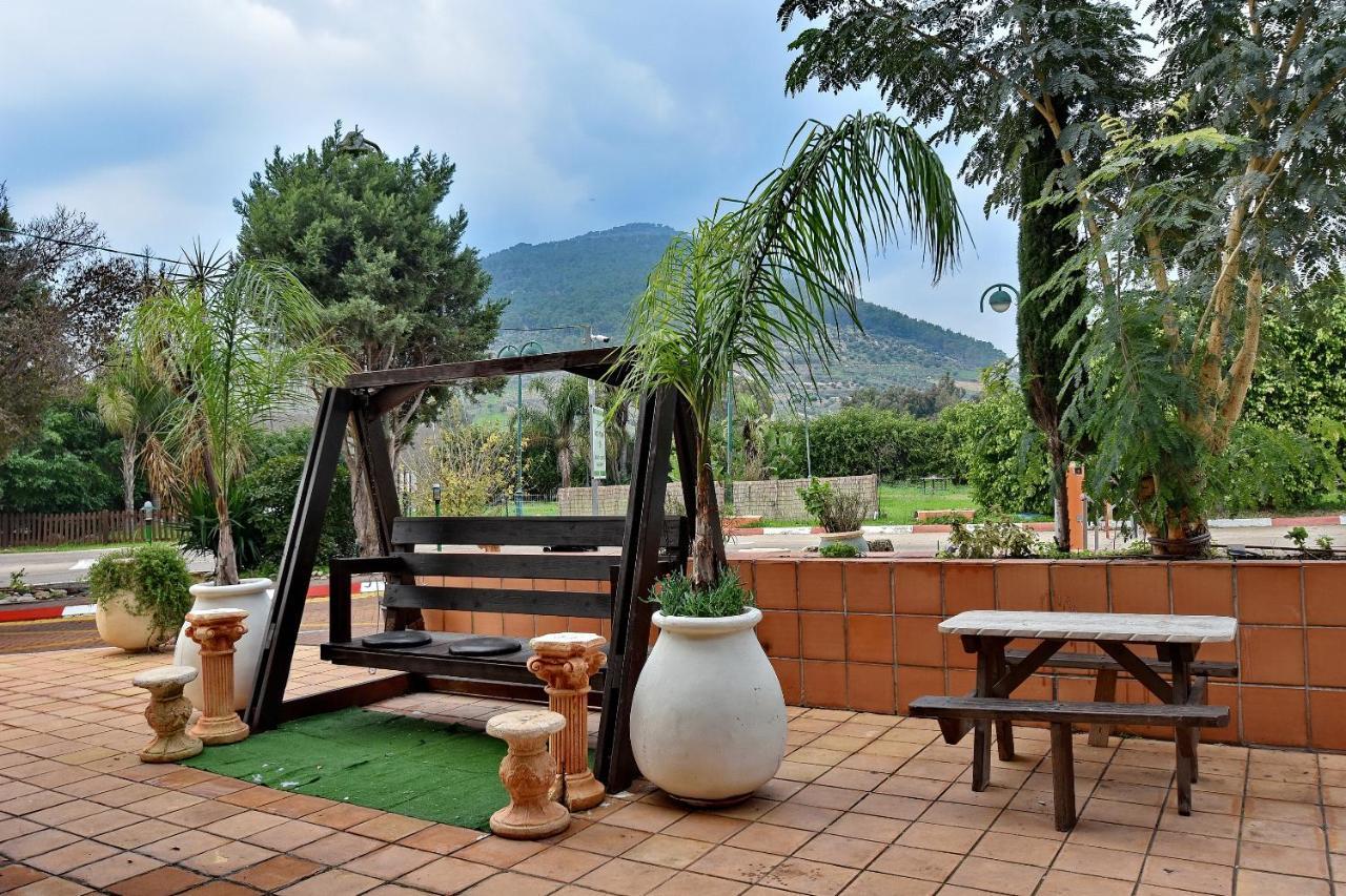 Pearl Of The Valley Hotel Kfar Tavor Bagian luar foto