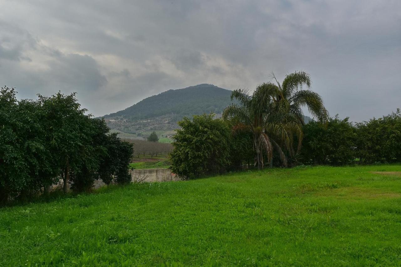 Pearl Of The Valley Hotel Kfar Tavor Bagian luar foto