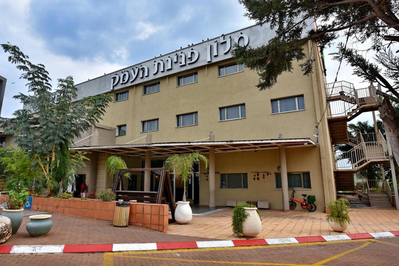 Pearl Of The Valley Hotel Kfar Tavor Bagian luar foto