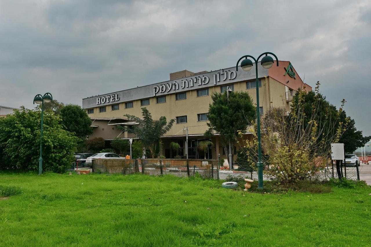 Pearl Of The Valley Hotel Kfar Tavor Bagian luar foto